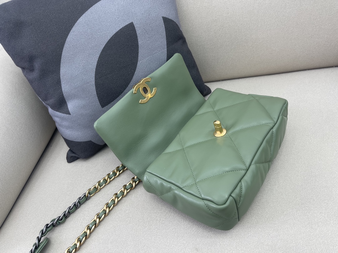 Lambskin 19 Handbag Flap Bag AS1160 Grass Green